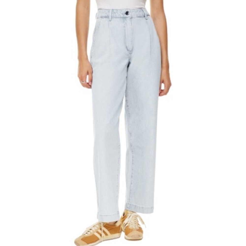 Aritzia Wilfred Embark High Waisted Front Pleated Light Wash Jeans Size 0